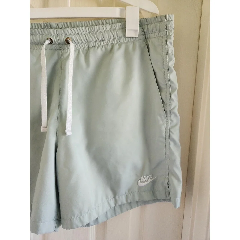 Nike Sportswear Men's‎ Woven Flow Shorts Mint Green Size M AR2382-321